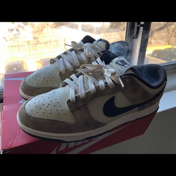 Athletic_Shoes